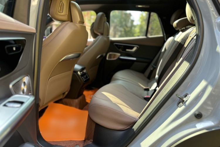 Used Mercedes-Benz EQE SUV 2023 500 4MATIC Interior 9