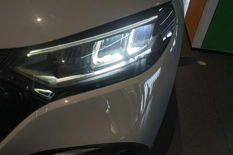 Used Mercedes-Benz EQE SUV 2023 350 4MATIC Pioneer Edition Left Front Headlight