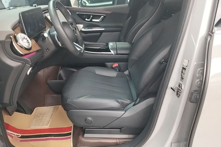 Used Mercedes-Benz EQE SUV 2023 350 4MATIC Pioneer Edition Left Front Seat