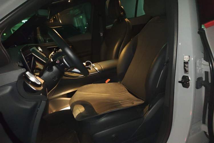Used Mercedes-Benz EQE SUV 2023 350 4MATIC Pioneer Edition Left Front Seat