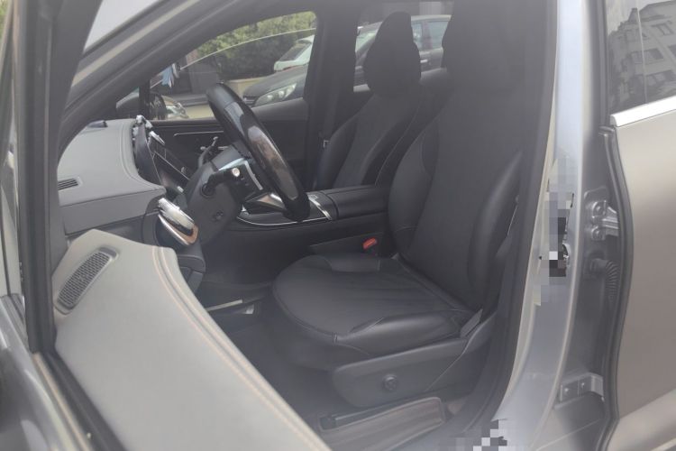 Used Mercedes-Benz EQE SUV 2023 350 4MATIC Pioneer Edition Left Front Seat