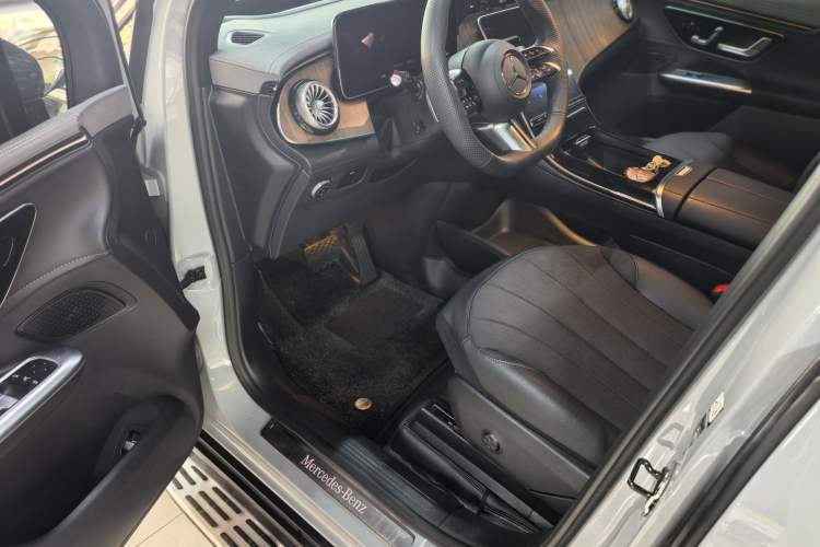 Used Mercedes-Benz EQE SUV 2023 350 4MATIC Luxury Edition Left Front Seat