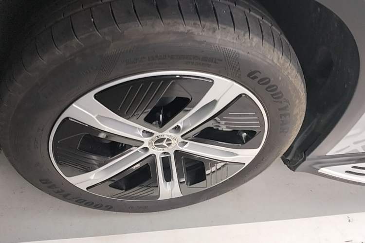 Used Mercedes-Benz EQE SUV 2023 350 4MATIC Pioneer Edition Left Front Wheel Hub