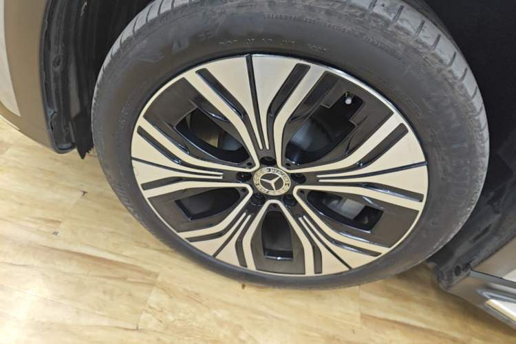 Used Mercedes-Benz EQE SUV 2023 350 4MATIC Luxury Edition Left Front Wheel Hub