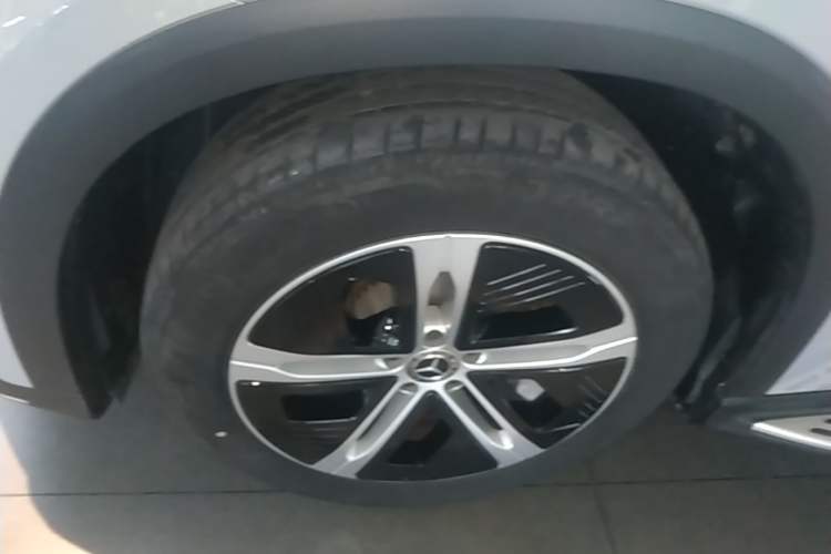 Used Mercedes-Benz EQE SUV 2023 350 4MATIC Pioneer Edition Left Front Wheel Hub