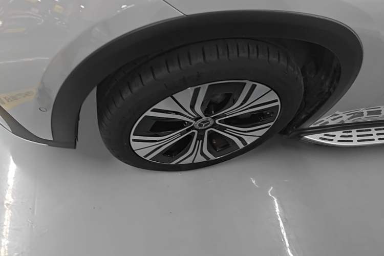 Used Mercedes-Benz EQE SUV 2023 350 4MATIC Luxury Edition Left Front Wheel Hub
