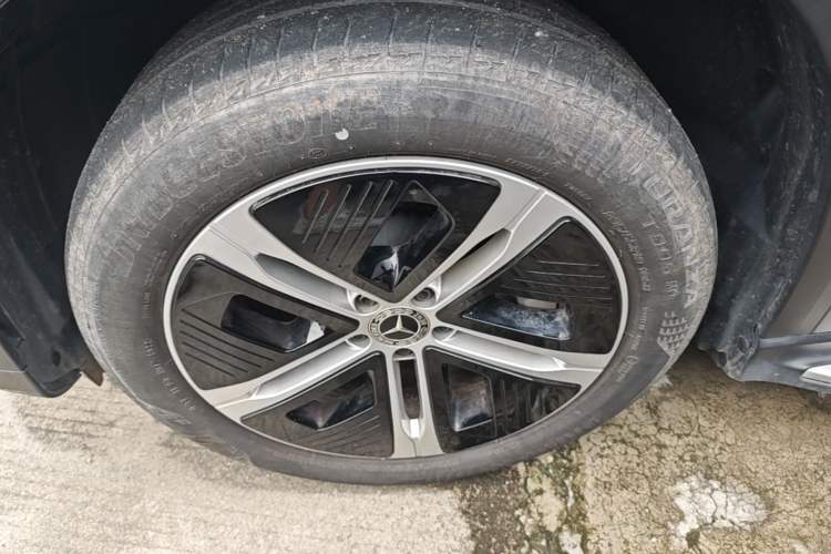 Used Mercedes-Benz EQE SUV 2023 350 4MATIC Pioneer Edition Left Front Wheel Hub