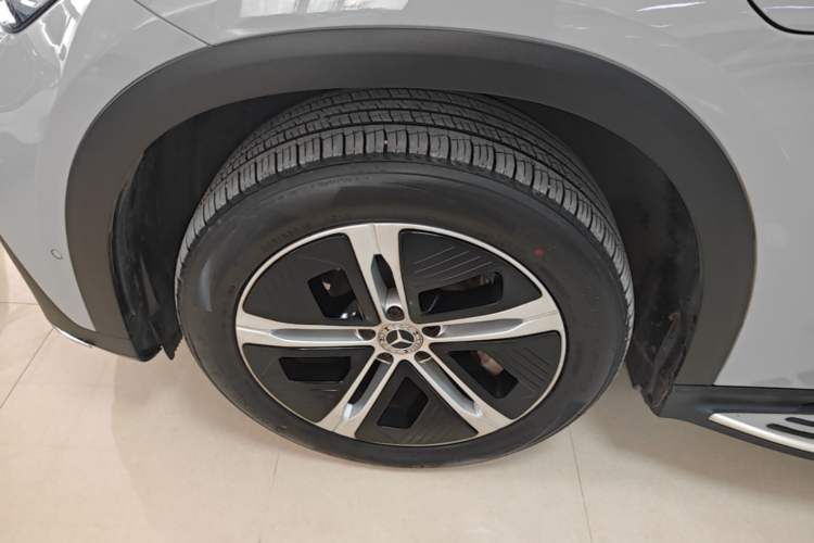 Used Mercedes-Benz EQE SUV 2023 350 4MATIC Pioneer Edition Left Front Wheel Hub