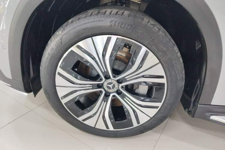 Used Mercedes-Benz EQE SUV 2023 350 4MATIC Luxury Edition Left Front Wheel Hub