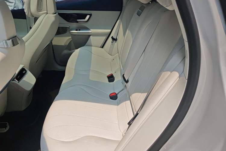 Used Mercedes-Benz EQE SUV 2023 350 4MATIC Luxury Edition Left Rear Seat