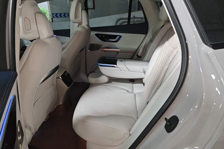 Used Mercedes-Benz EQE SUV 2023 500 4MATIC Left Rear Seat