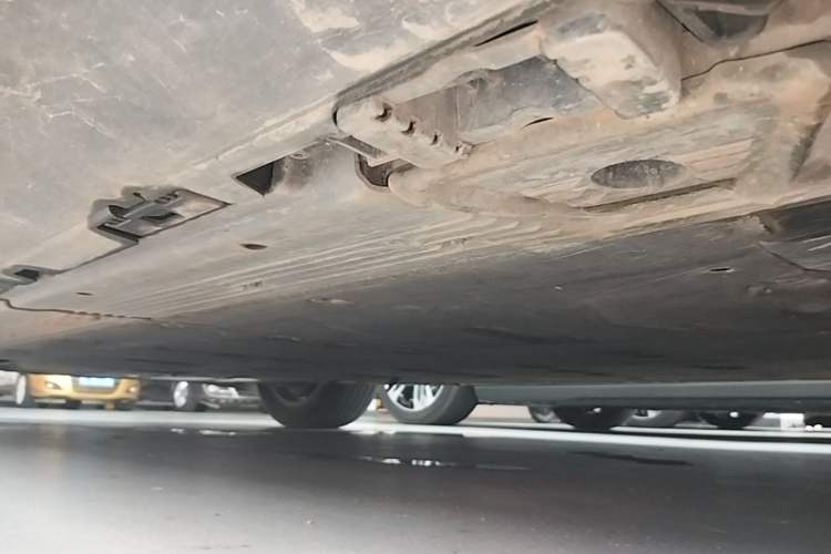Used Mercedes-Benz EQE SUV 2023 350 4MATIC Pioneer Edition Left Side Sill