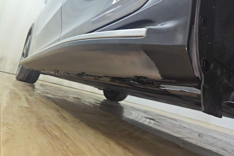 Used Mercedes-Benz EQE SUV 2023 350 4MATIC Luxury Edition Left Side Sill
