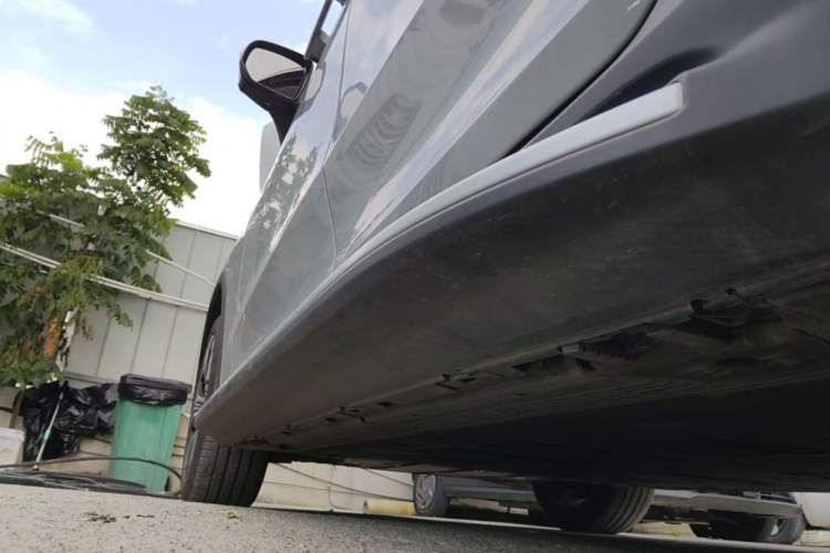 Used Mercedes-Benz EQE SUV 2023 350 4MATIC Luxury Edition Left Side Sill
