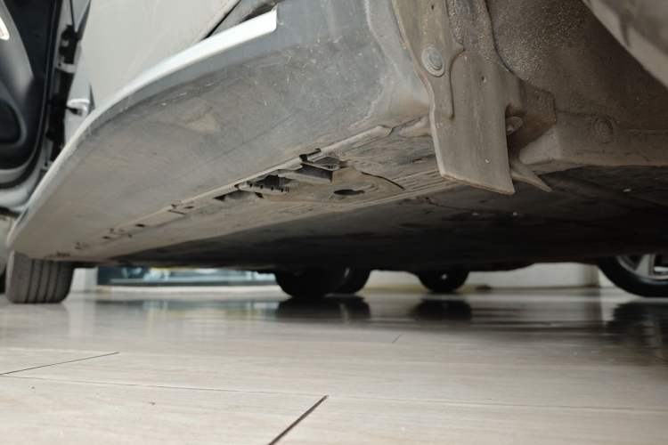 Used Mercedes-Benz EQE SUV 2023 350 4MATIC Luxury Edition Left Side Sill