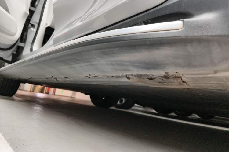 Used Mercedes-Benz EQE SUV 2023 350 4MATIC Pioneer Edition Left Side Sill