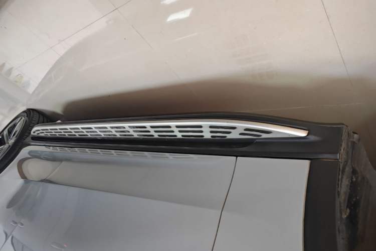 Used Mercedes-Benz EQE SUV 2023 350 4MATIC Pioneer Edition Left Side Sill