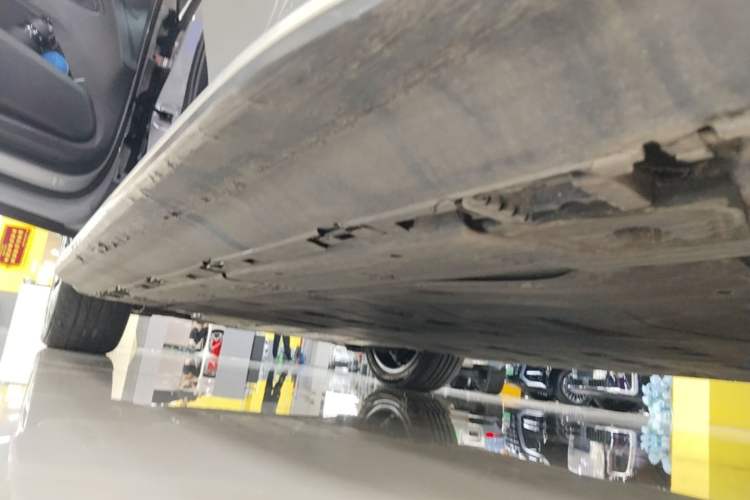 Used Mercedes-Benz EQE SUV 2023 350 4MATIC Luxury Edition Left Side Sill