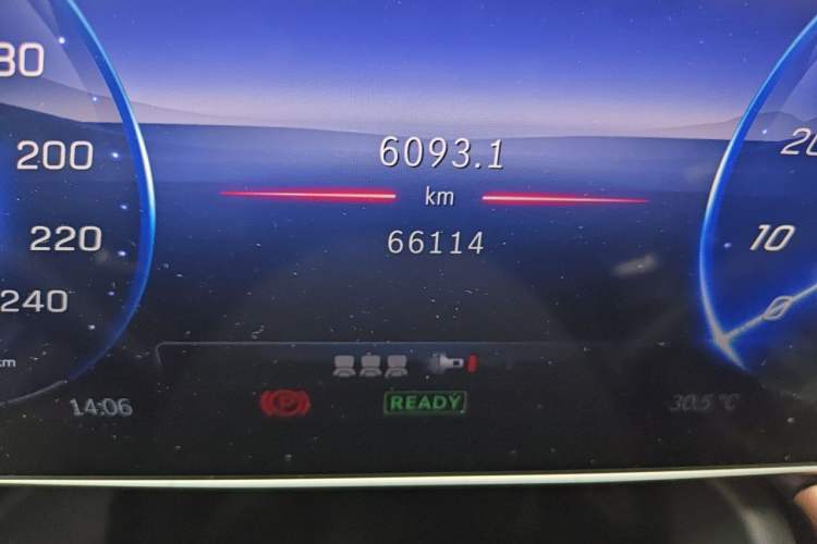 Used Mercedes-Benz EQE SUV 2023 350 4MATIC Pioneer Edition Odometer Close Up
