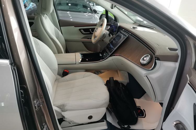 Used Mercedes-Benz EQE SUV 2023 350 4MATIC Luxury Edition Right Front Seat