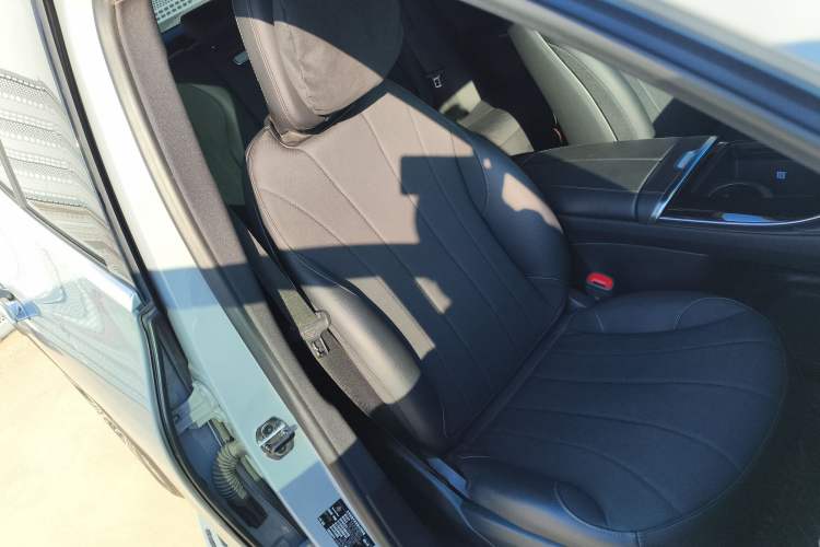 Used Mercedes-Benz EQE SUV 2023 350 4MATIC Luxury Edition Right Front Seat