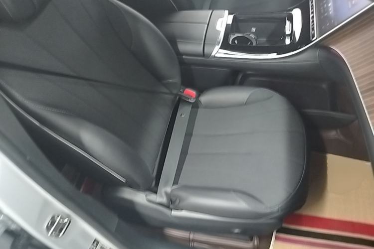 Used Mercedes-Benz EQE SUV 2023 350 4MATIC Pioneer Edition Right Front Seat