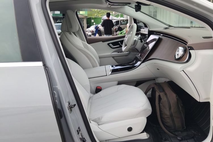 Used Mercedes-Benz EQE SUV 2023 350 4MATIC Luxury Edition Right Front Seat