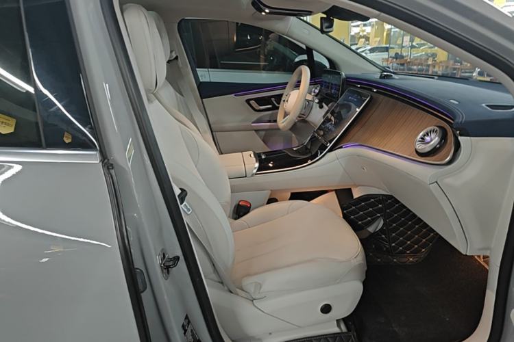 Used Mercedes-Benz EQE SUV 2023 350 4MATIC Luxury Edition Right Front Seat