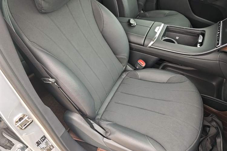 Used Mercedes-Benz EQE SUV 2023 350 4MATIC Pioneer Edition Right Front Seat
