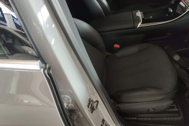 Used Mercedes-Benz EQE SUV 2023 350 4MATIC Luxury Edition Right Front Seat