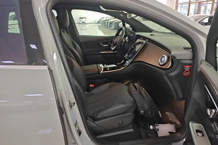 Used Mercedes-Benz EQE SUV 2023 350 4MATIC Pioneer Edition Right Front Seat