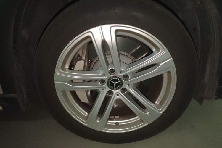 Used Mercedes-Benz EQE SUV 2023 350 4MATIC Pioneer Edition Right Front Wheel Hub