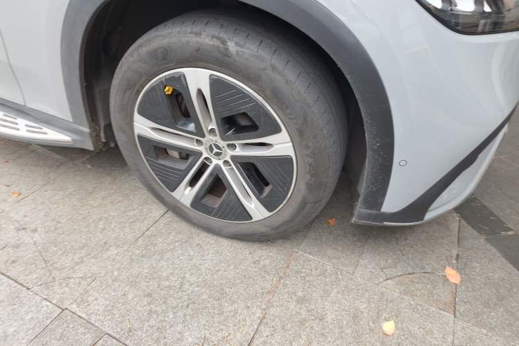 Used Mercedes-Benz EQE SUV 2023 350 4MATIC Pioneer Edition Right Front Wheel Hub