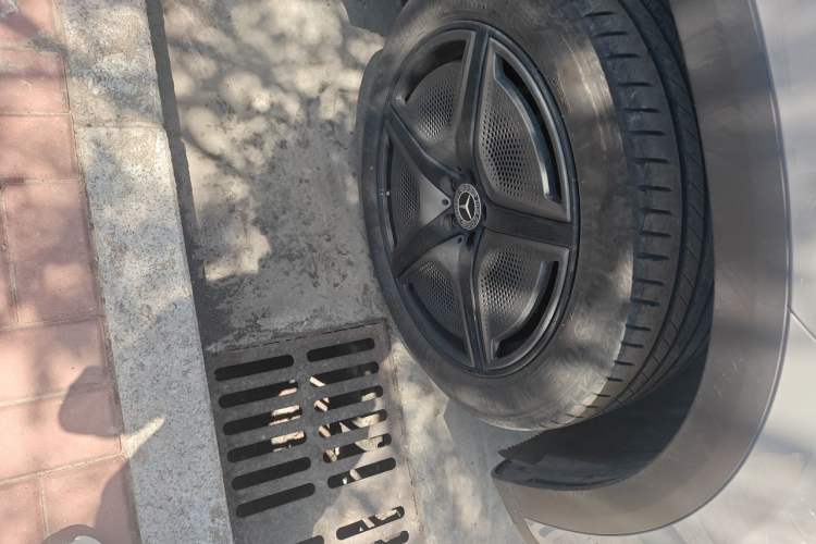 Used Mercedes-Benz EQE SUV 2023 500 4MATIC Right Front Wheel Hub