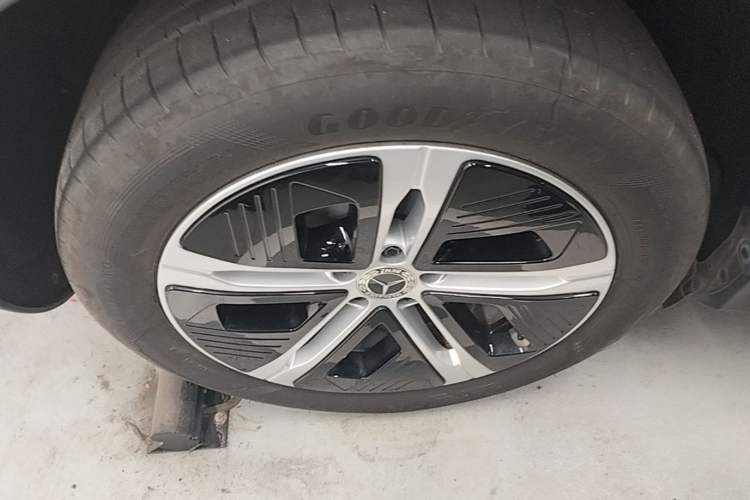 Used Mercedes-Benz EQE SUV 2023 350 4MATIC Pioneer Edition Right Rear Wheel Hub
