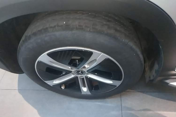 Used Mercedes-Benz EQE SUV 2023 350 4MATIC Pioneer Edition Right Rear Wheel Hub