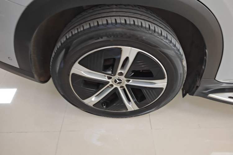 Used Mercedes-Benz EQE SUV 2023 350 4MATIC Pioneer Edition Right Rear Wheel Hub