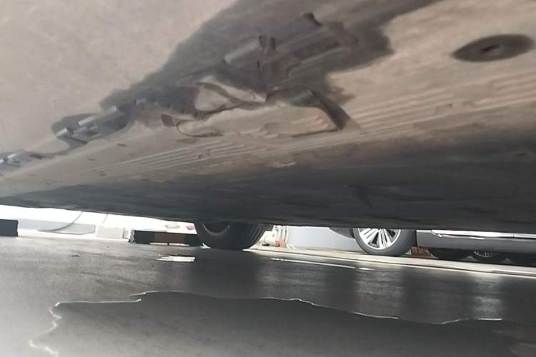Used Mercedes-Benz EQE SUV 2023 350 4MATIC Pioneer Edition Right Side Sill