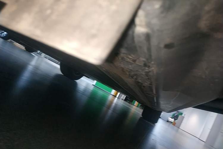 Used Mercedes-Benz EQE SUV 2023 350 4MATIC Pioneer Edition Right Side Sill