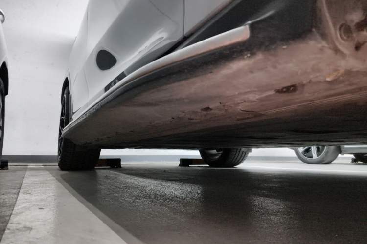 Used Mercedes-Benz EQE SUV 2023 350 4MATIC Pioneer Edition Right Side Sill