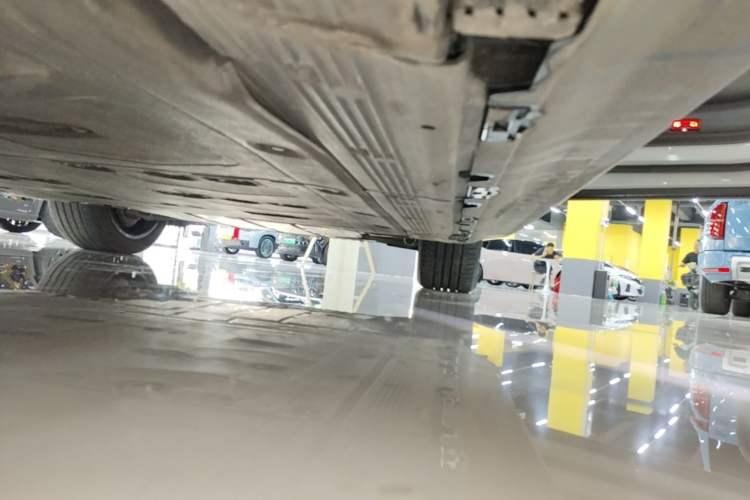 Used Mercedes-Benz EQE SUV 2023 350 4MATIC Luxury Edition Right Side Sill