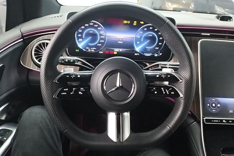 Used Mercedes-Benz EQE SUV 2023 350 4MATIC Pioneer Edition Steering Wheel
