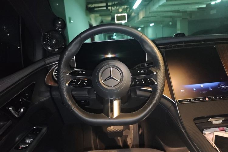 Used Mercedes-Benz EQE SUV 2023 350 4MATIC Pioneer Edition Steering Wheel