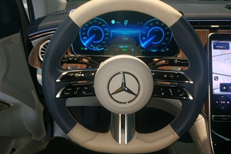 Used Mercedes-Benz EQE SUV 2023 350 4MATIC Pioneer Edition Steering Wheel
