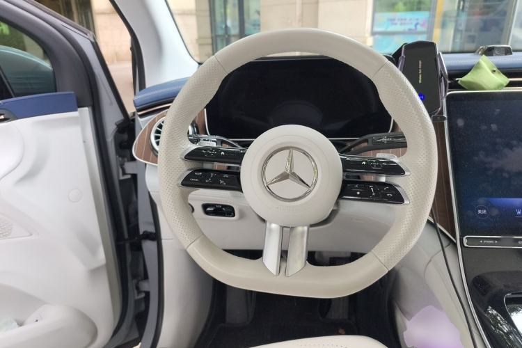 Used Mercedes-Benz EQE SUV 2023 350 4MATIC Pioneer Edition Steering Wheel