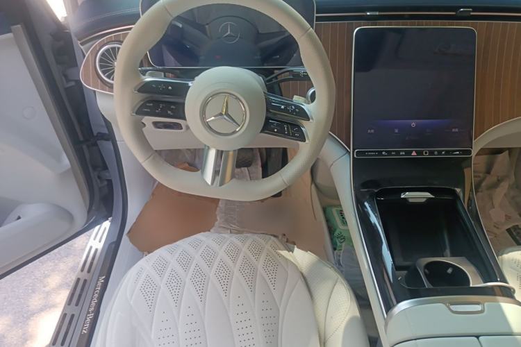 Used Mercedes-Benz EQE SUV 2023 350 4MATIC Pioneer Edition Steering Wheel