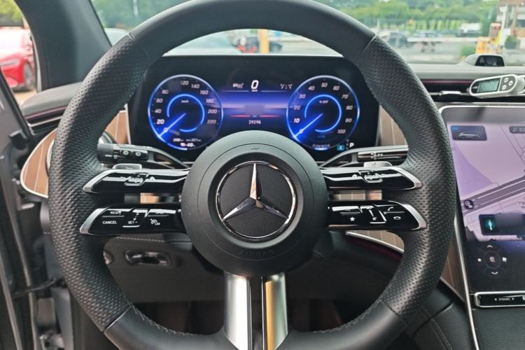 Used Mercedes-Benz EQE SUV 2023 350 4MATIC Pioneer Edition Steering Wheel