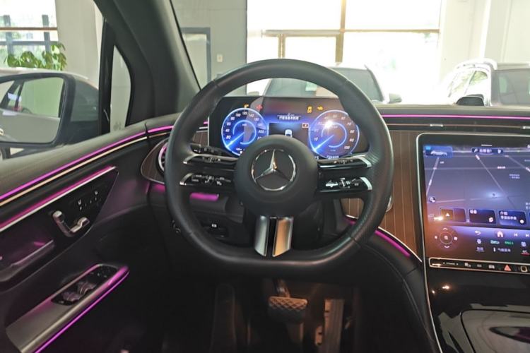 Used Mercedes-Benz EQE SUV 2023 350 4MATIC Pioneer Edition Steering Wheel
