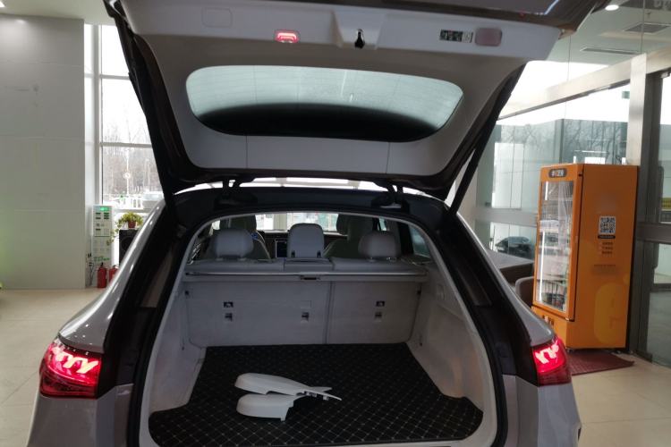 Used Mercedes-Benz EQE SUV 2023 350 4MATIC Luxury Edition Trunk