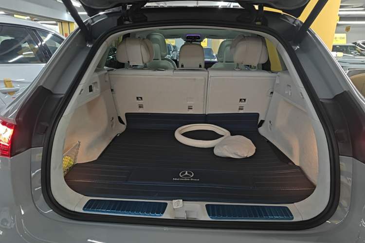 Used Mercedes-Benz EQE SUV 2023 350 4MATIC Luxury Edition Trunk